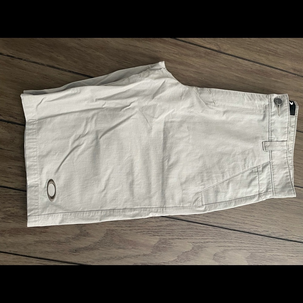 Oakley Men's White/Tan Performance Board Shorts